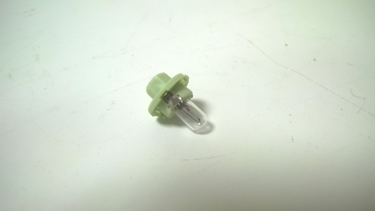 žárovka  12V   2W  BX8,4d