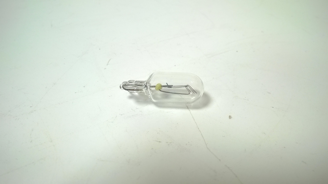 žárovka  24V   5W  W2,1x9,5d - bezpaticová