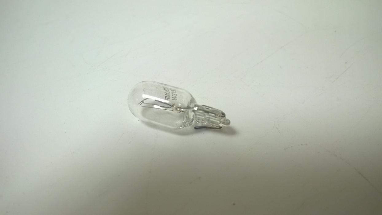 žárovka  12V   4W  BA9s