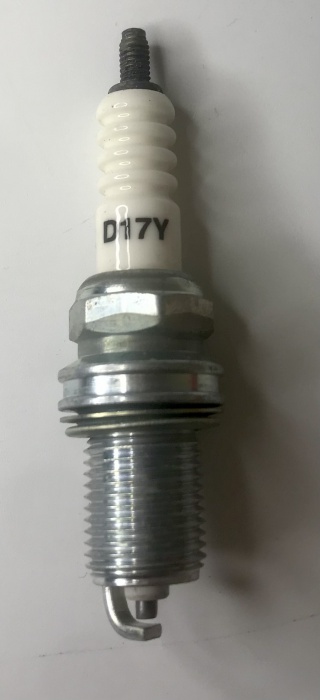 svíčka zapalovací   D17Y