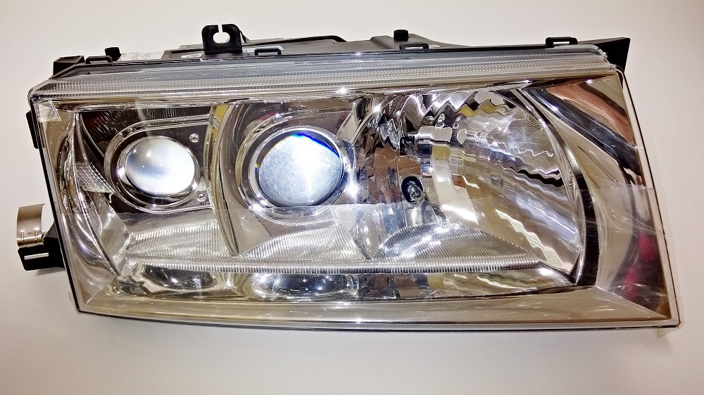 světlomet př. pravý OCTAVIA 01 - xenon