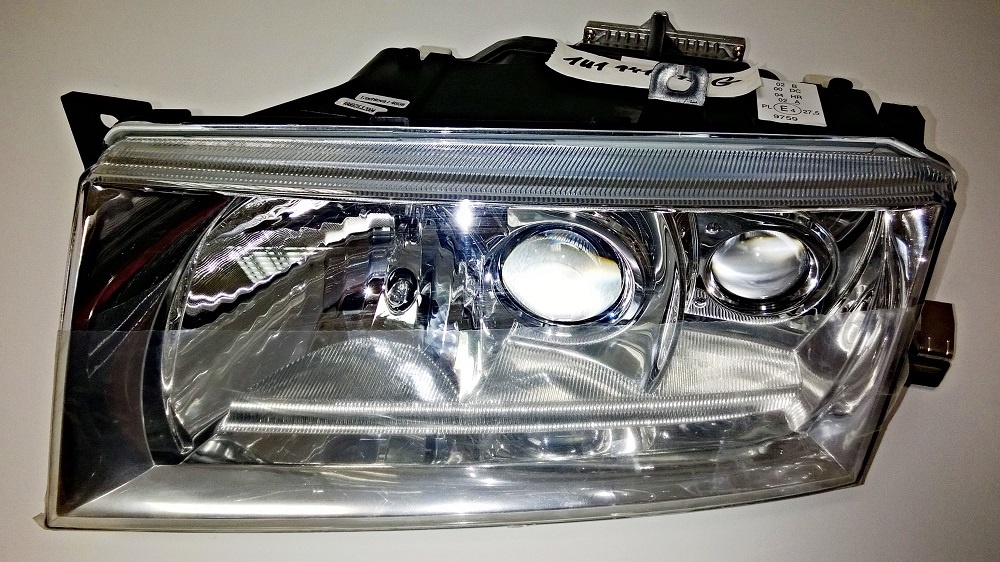 světlomet přední levý - OCTAVIA ( xenon. )