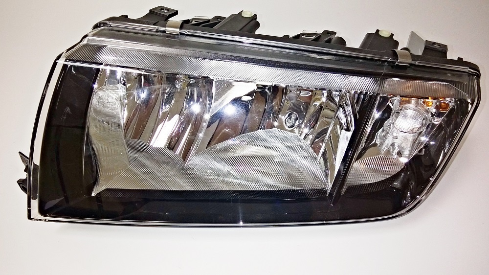 světlomet přední - levý FAB - černý okraj