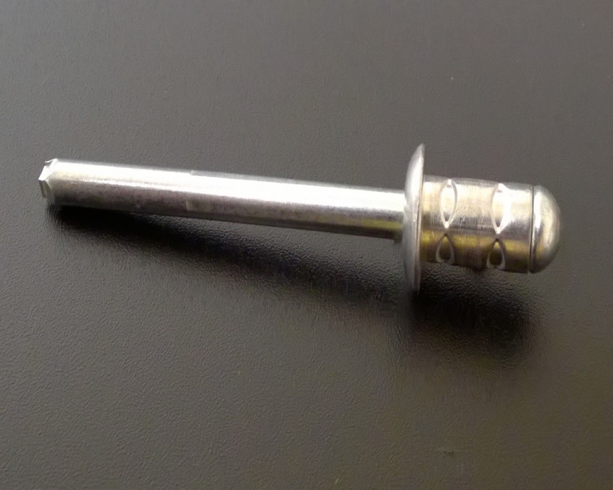 nýt s trnem FAB/OCTII dveře