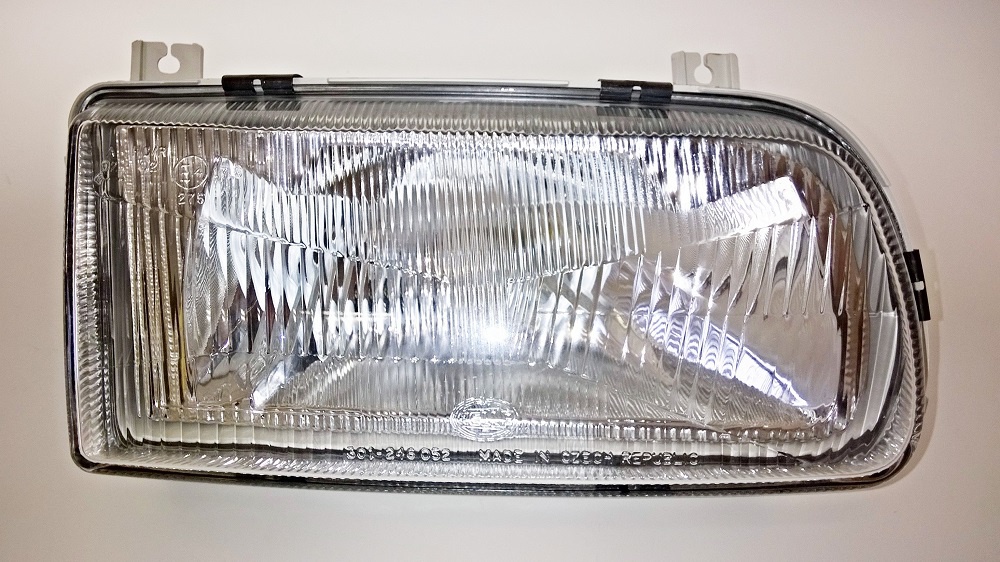 světlomet přední pravý  FELICIA