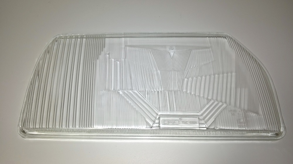 sklo světlometu   FAVORIT  pravé