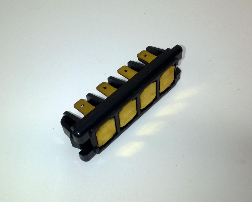 kontakt pevný - 5. dveří