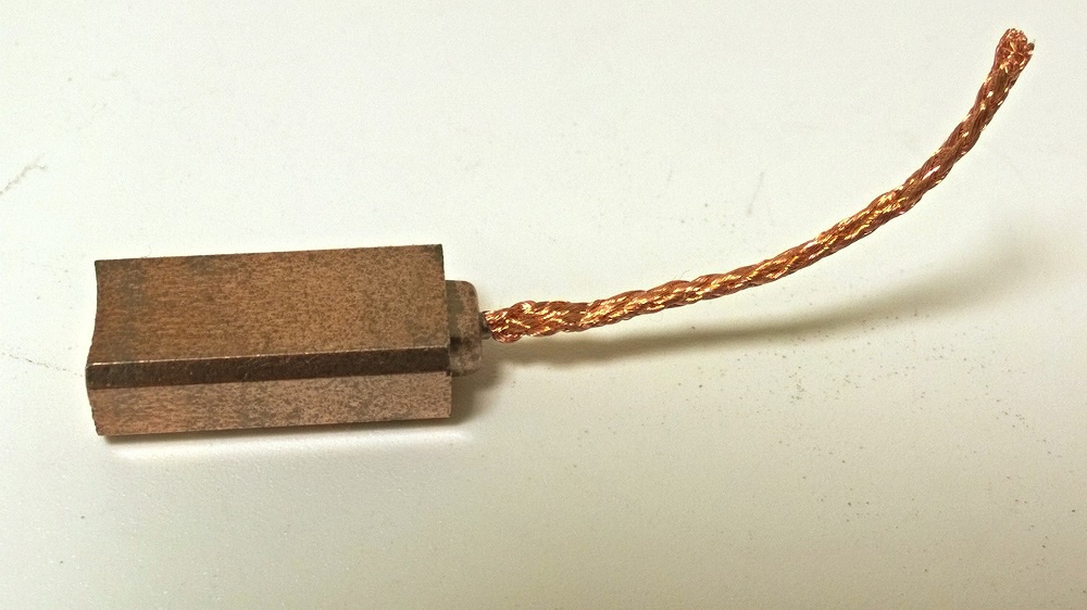 uhlík alternátoru FAV/FEL