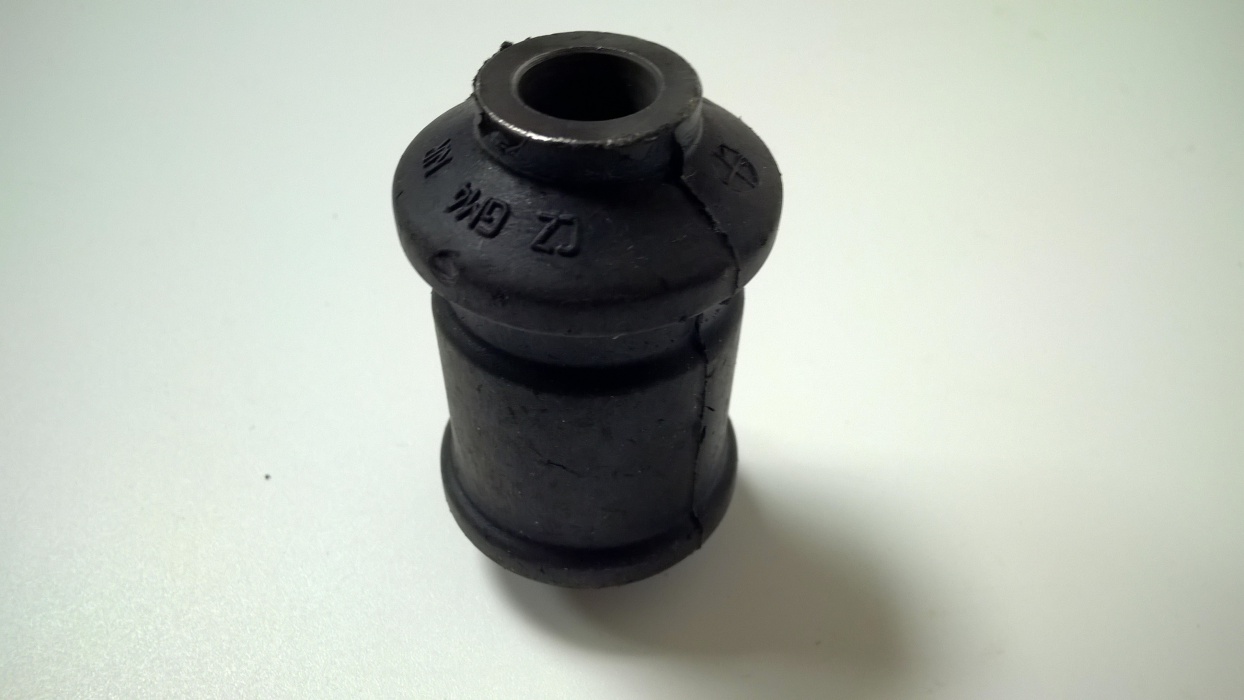 pouzdro pružné ramene FAV/FEL - přední