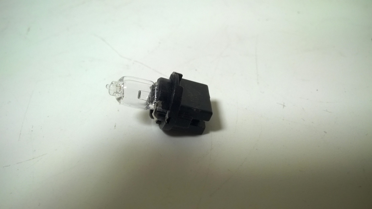 žárovka  12V   5W  B10d   halogen